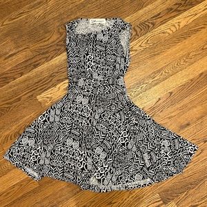 Medium black and white patterned cotton dress